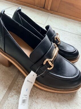 Time and Tru Black Block Heel Loafers Horsebit Hardware Memory Foam Size 6 NWT